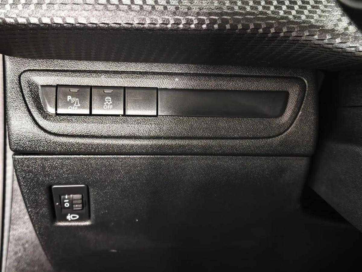 peugeot-208-2016-gasolina-1199cc