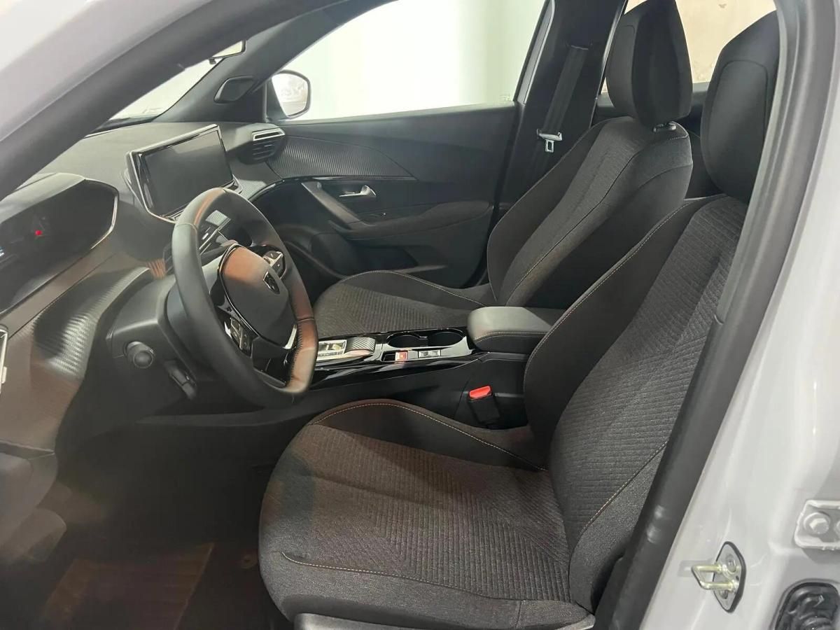 peugeot-e-2008-2025-eletrico-0cc