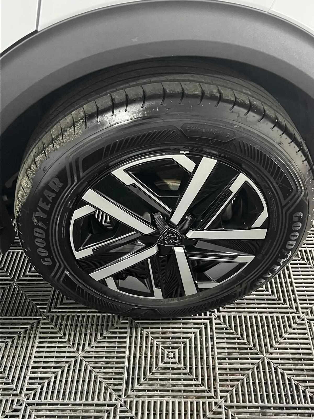 peugeot-e-2008-2025-eletrico-0cc