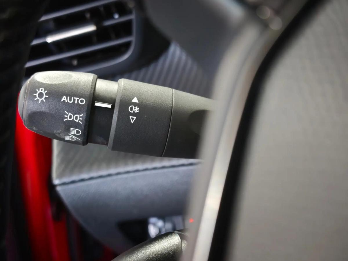 peugeot-e-2008-2021-eletrico-0cc