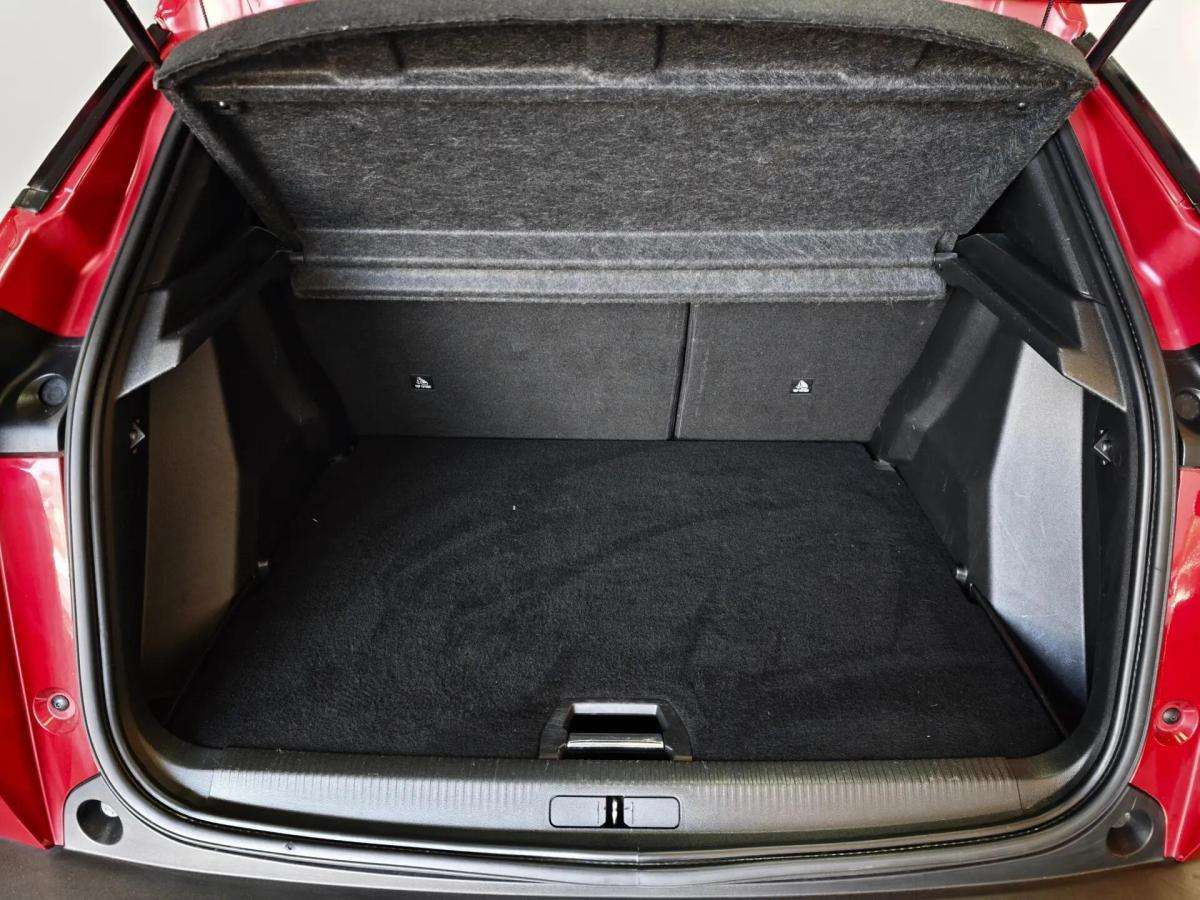 peugeot-e-2008-2021-eletrico-0cc