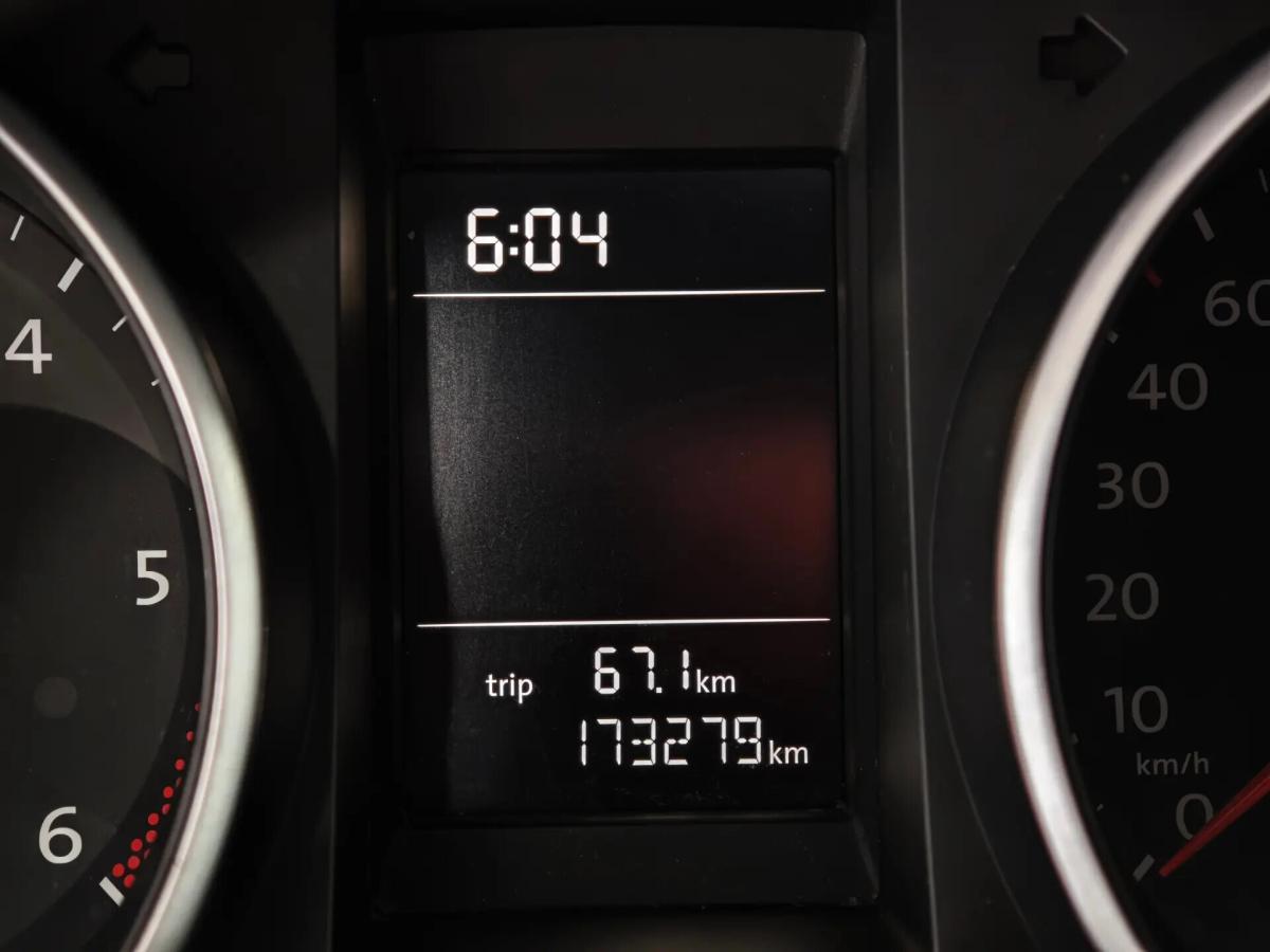 volkswagen-golf-2011-diesel-1598cc