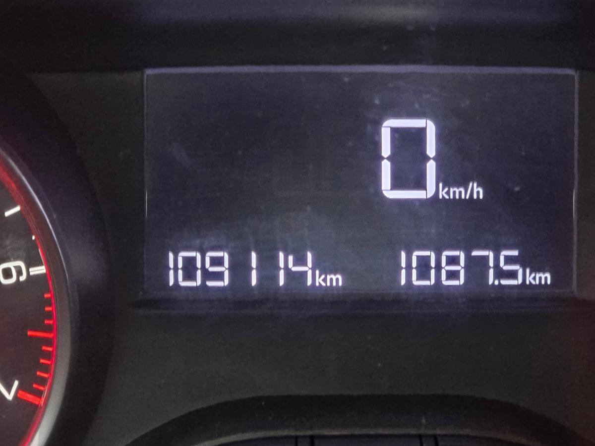 peugeot-208-2015-gasolina-1199cc