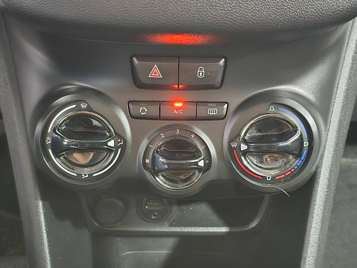 peugeot-208-2015-gasolina-1199cc