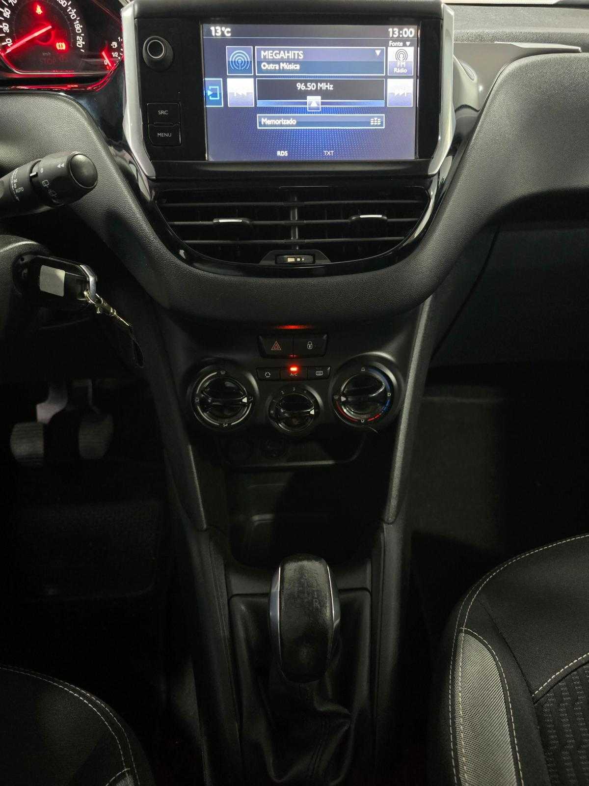 peugeot-208-2015-gasolina-1199cc