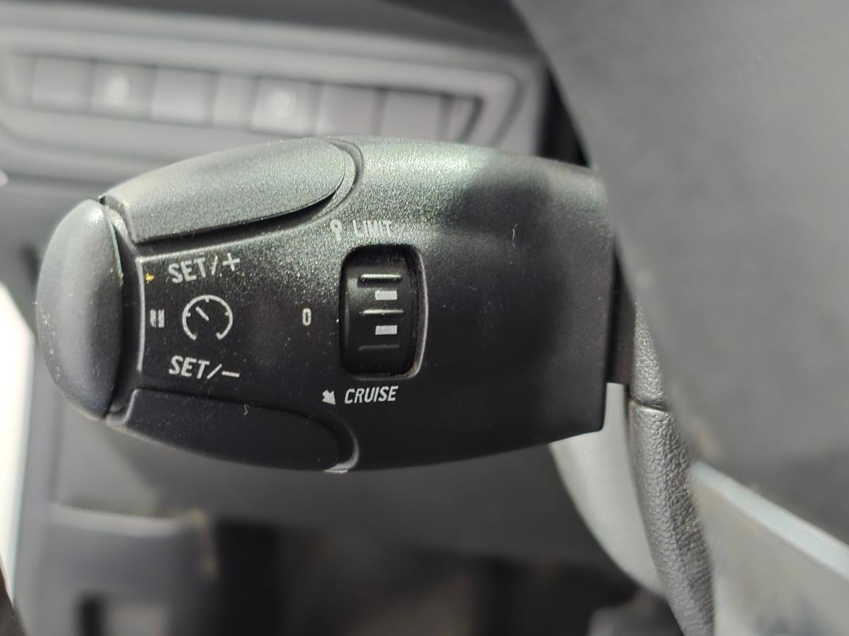 peugeot-208-2015-gasolina-1199cc