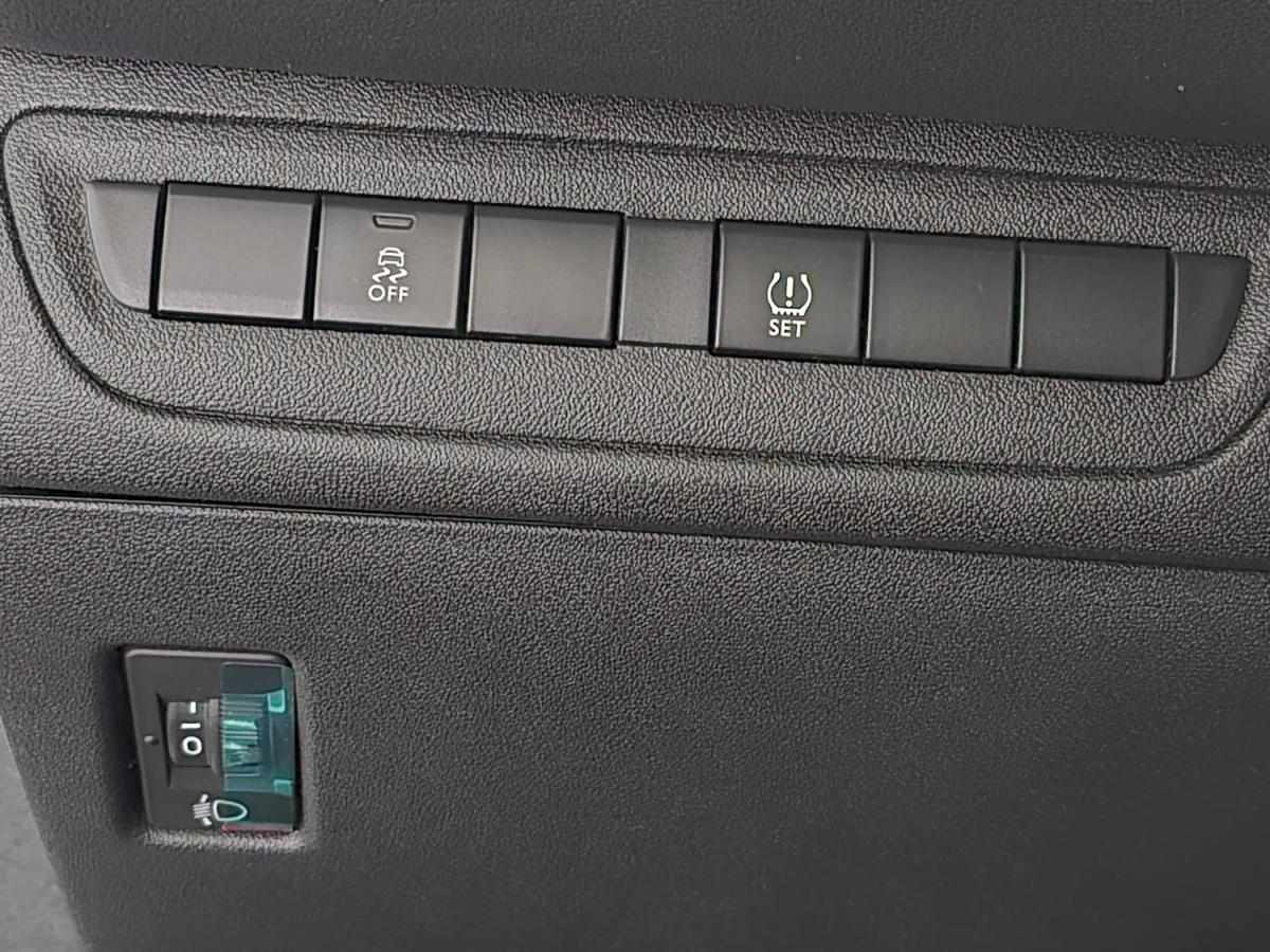 peugeot-208-2015-gasolina-1199cc