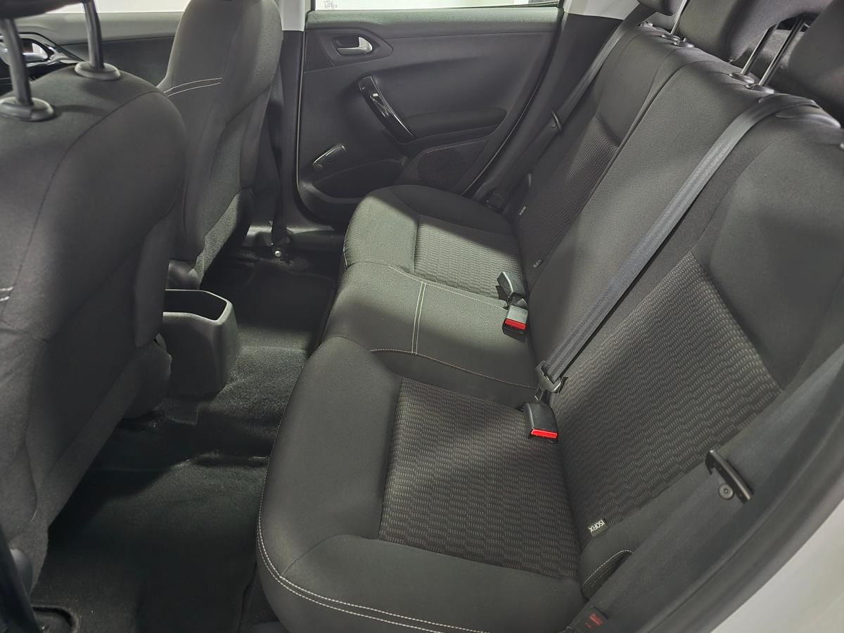 peugeot-208-2015-gasolina-1199cc