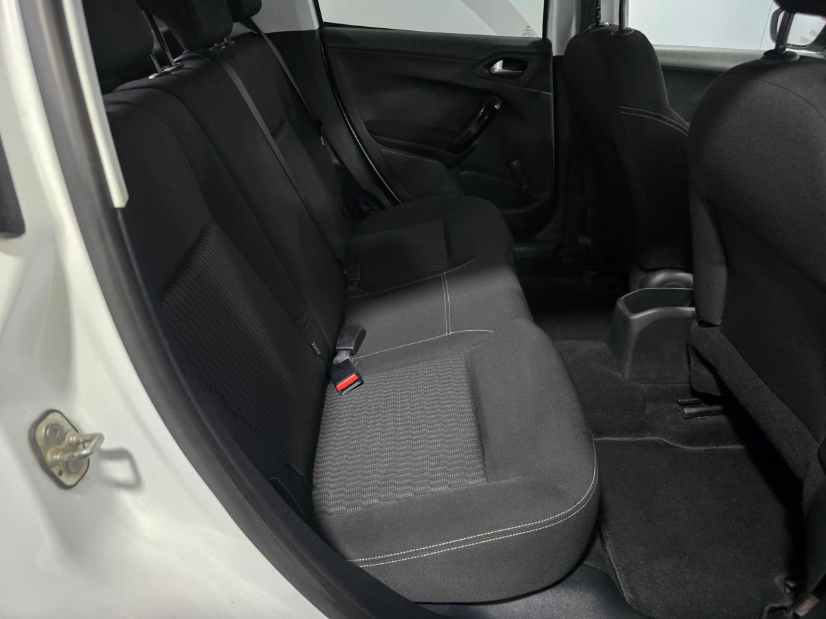 peugeot-208-2015-gasolina-1199cc