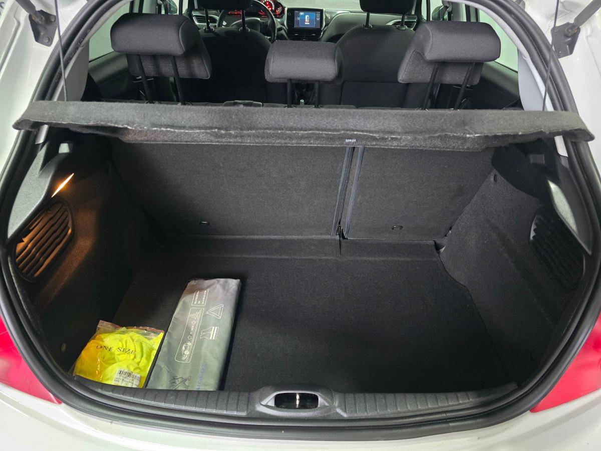 peugeot-208-2015-gasolina-1199cc