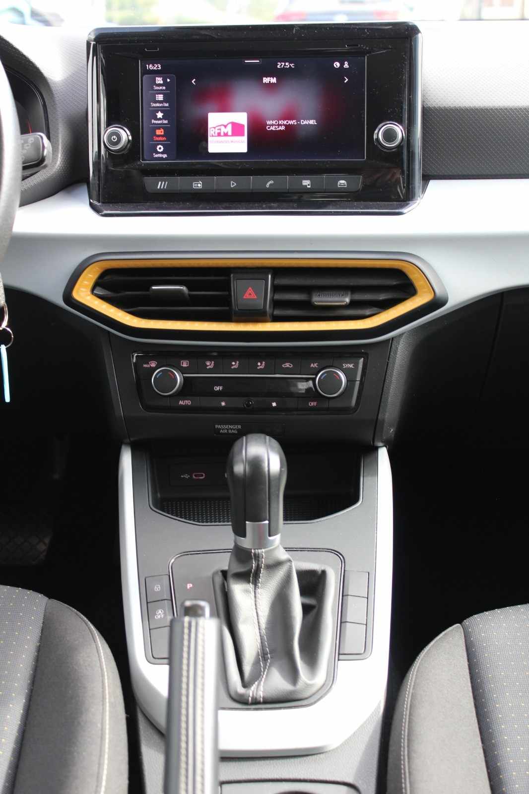 seat-arona-2024-gasolina-999cc
