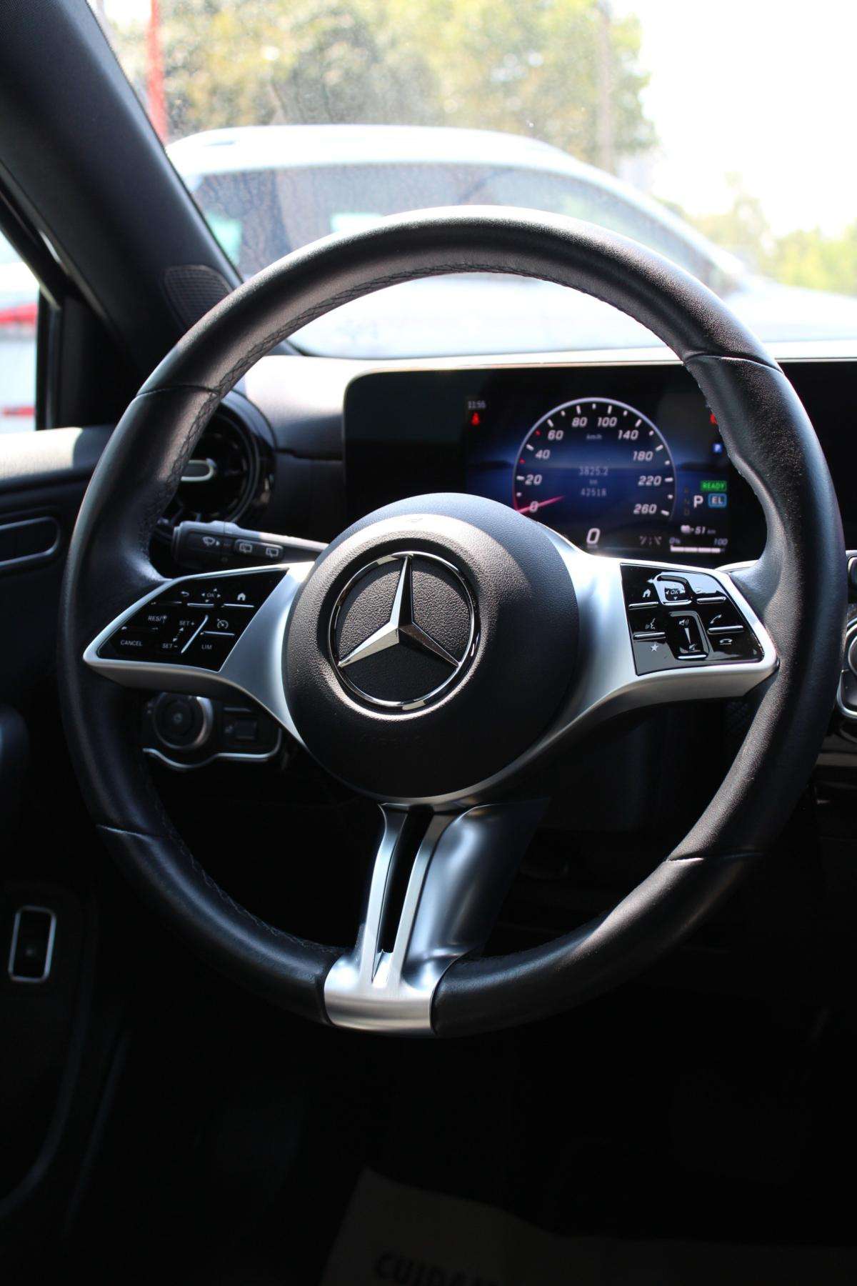mercedes-benz-classe-a-2023-hibrido-a-gasolina-1332cc