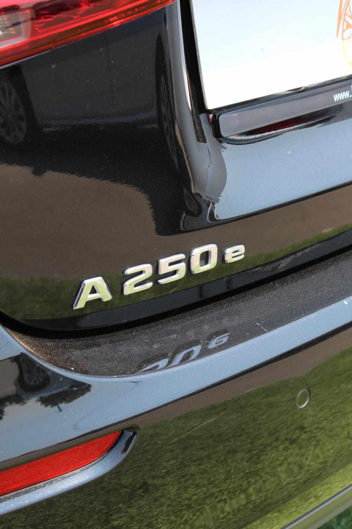 mercedes-benz-classe-a-2023-hibrido-a-gasolina-1332cc