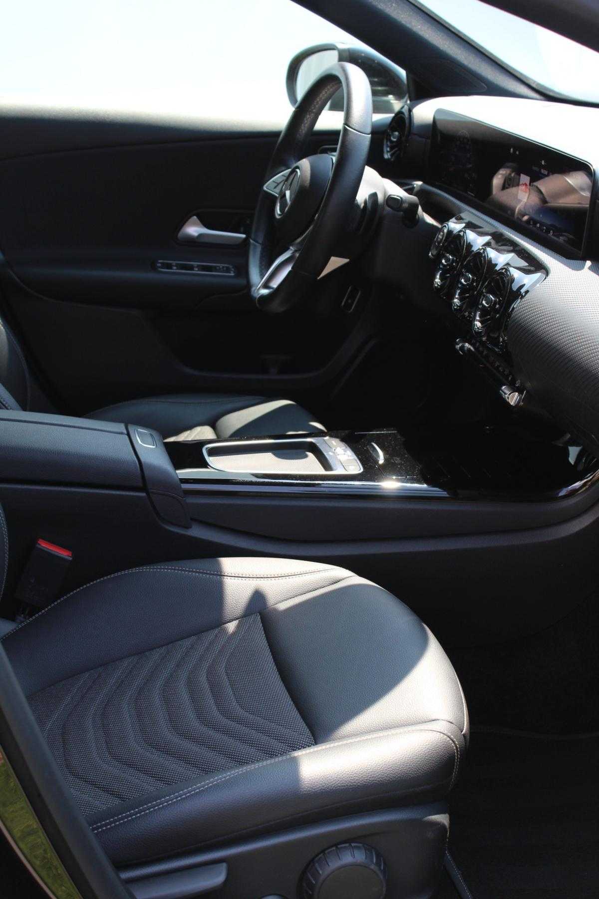 mercedes-benz-classe-a-2023-hibrido-a-gasolina-1332cc