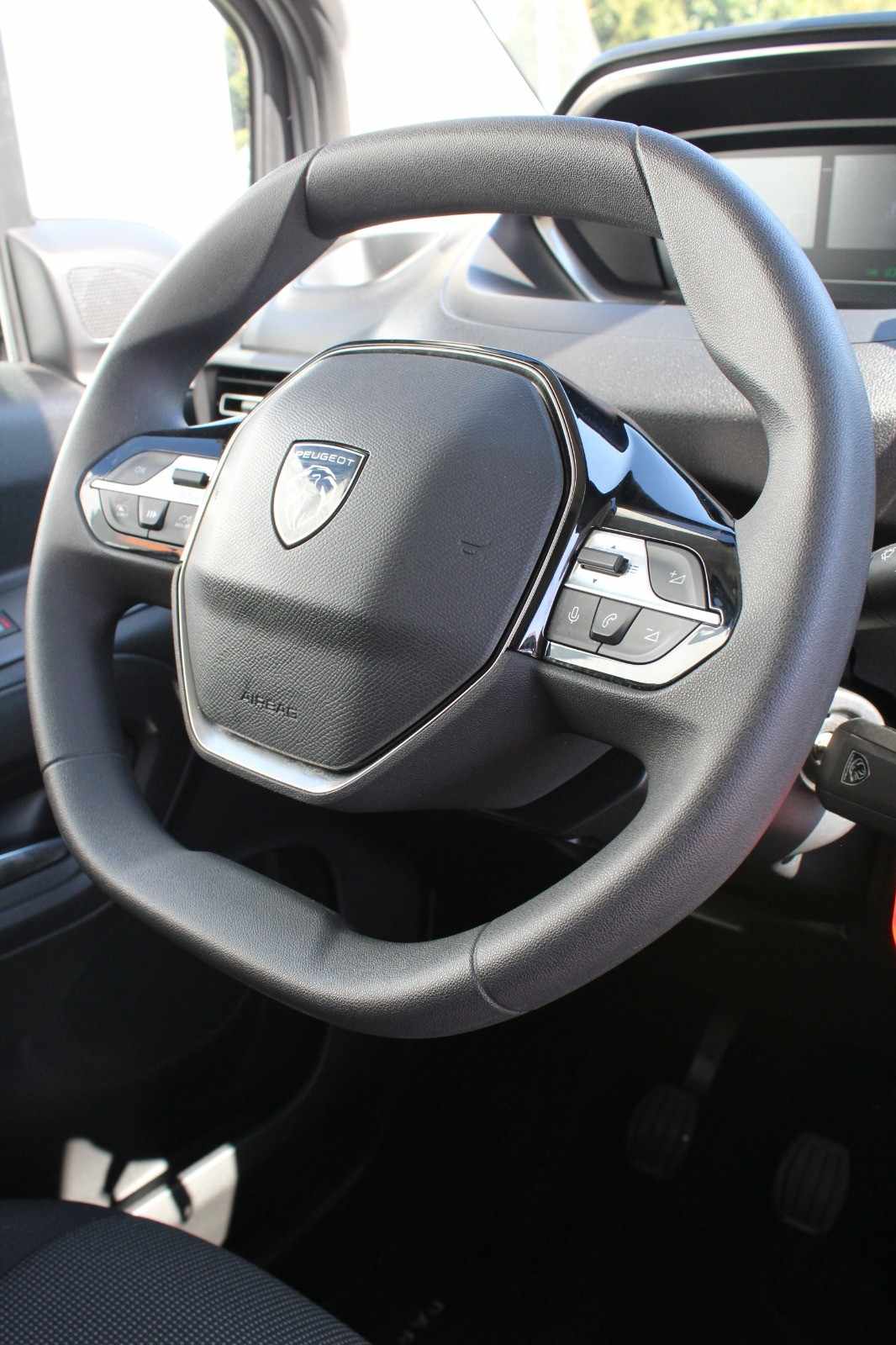 peugeot-partner-2025-diesel-1499cc
