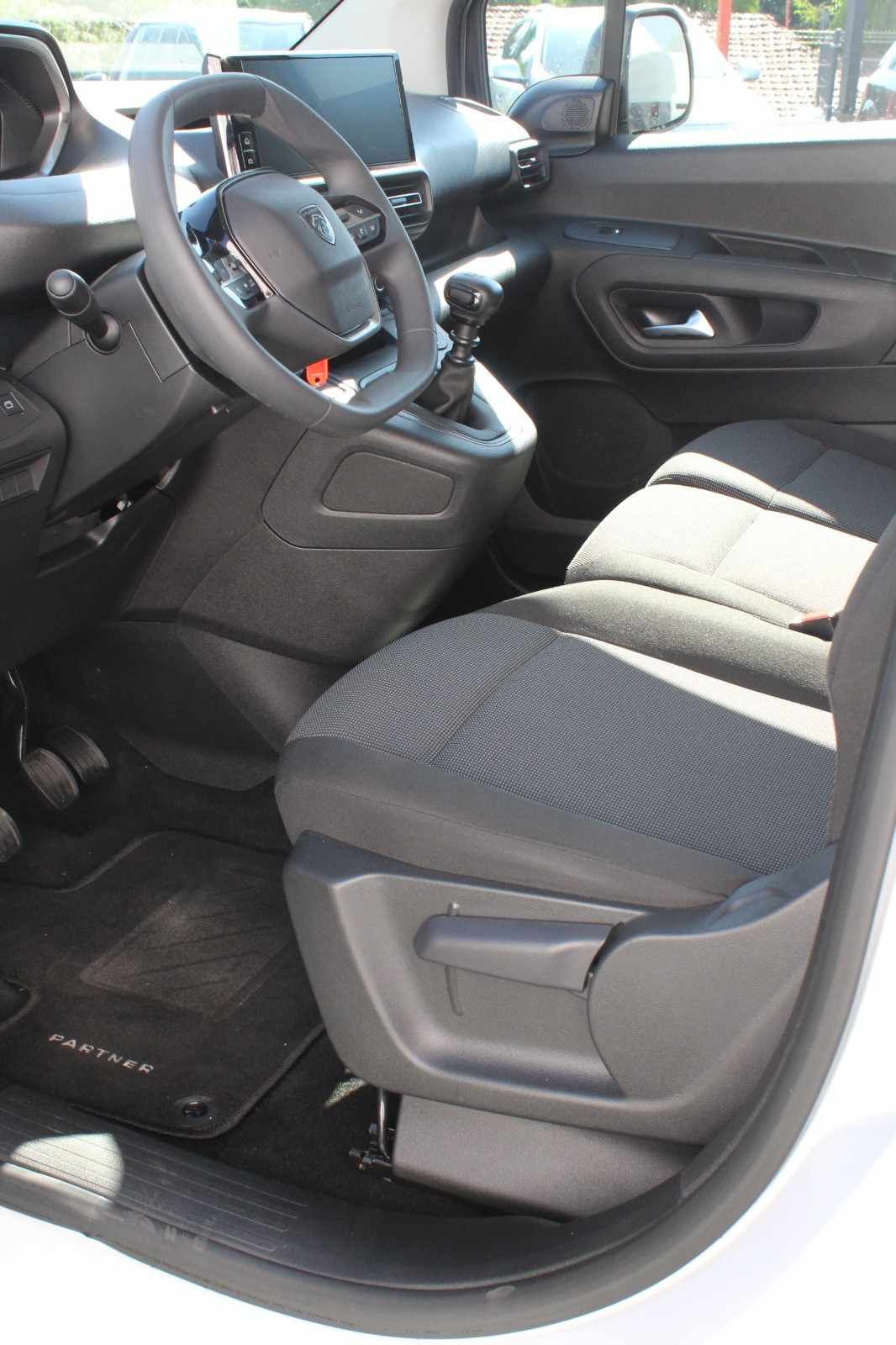 peugeot-partner-2025-diesel-1499cc