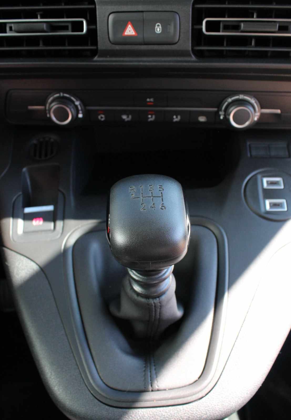 peugeot-partner-2025-diesel-1499cc