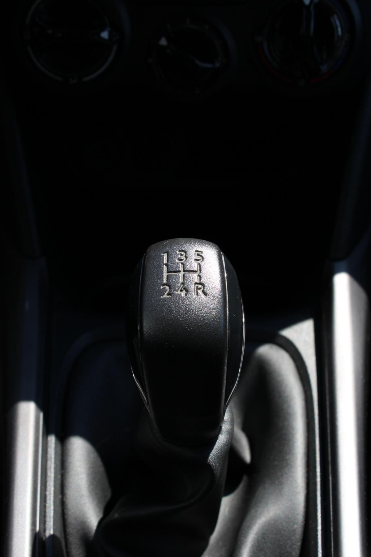 peugeot-2008-2017-diesel-1560cc