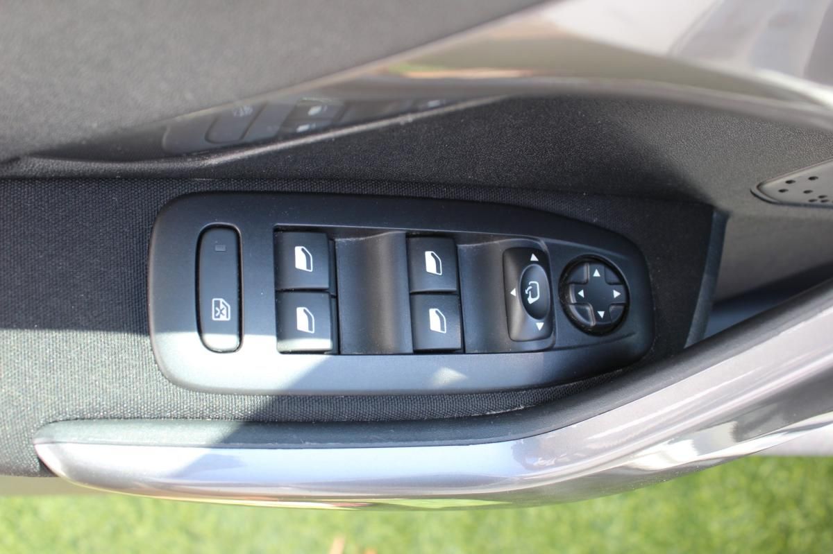 peugeot-2008-2017-diesel-1560cc
