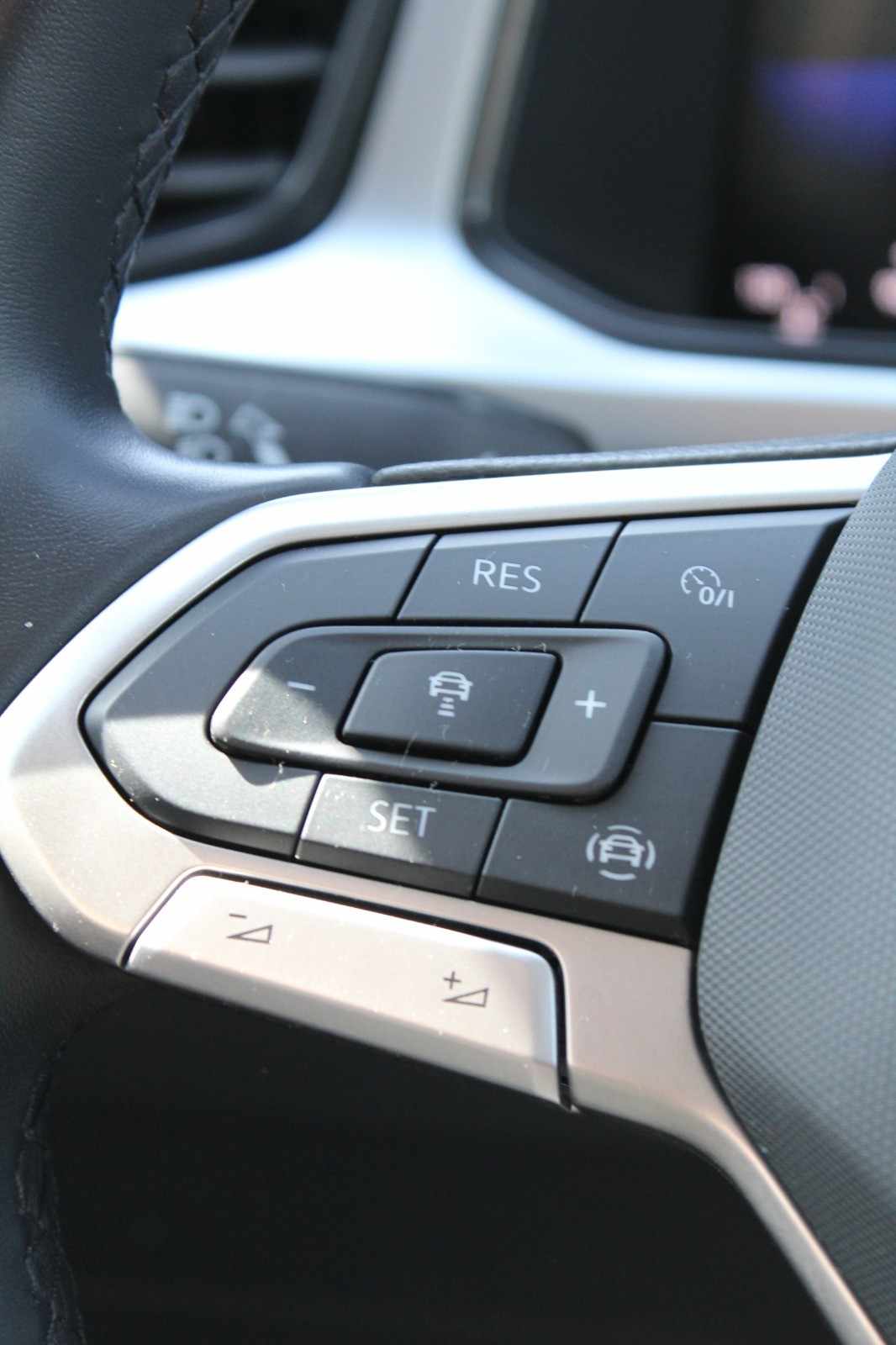 volkswagen-t-roc-2024-gasolina-999cc
