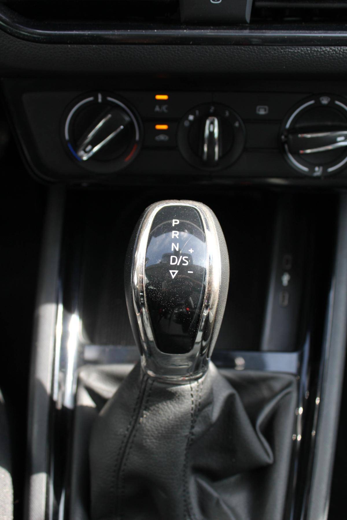 skoda-kamiq-2024-gasolina-999cc