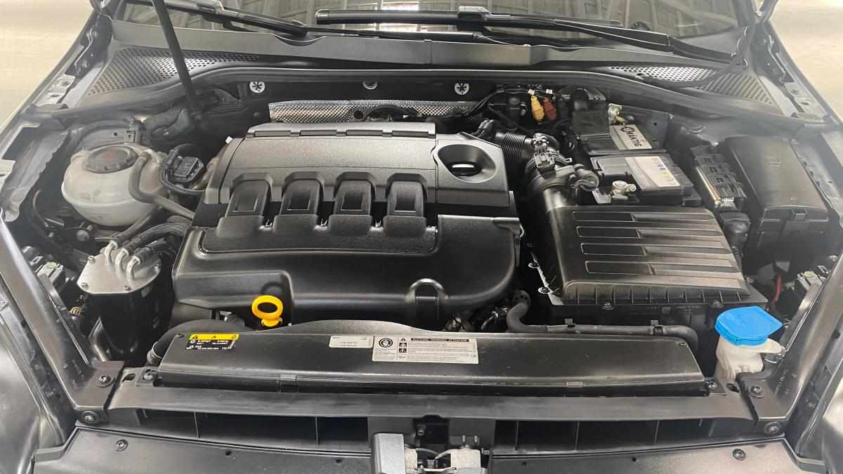 volkswagen-golf-1-6-tdi-bluemotion-2020-diesel-1598cc