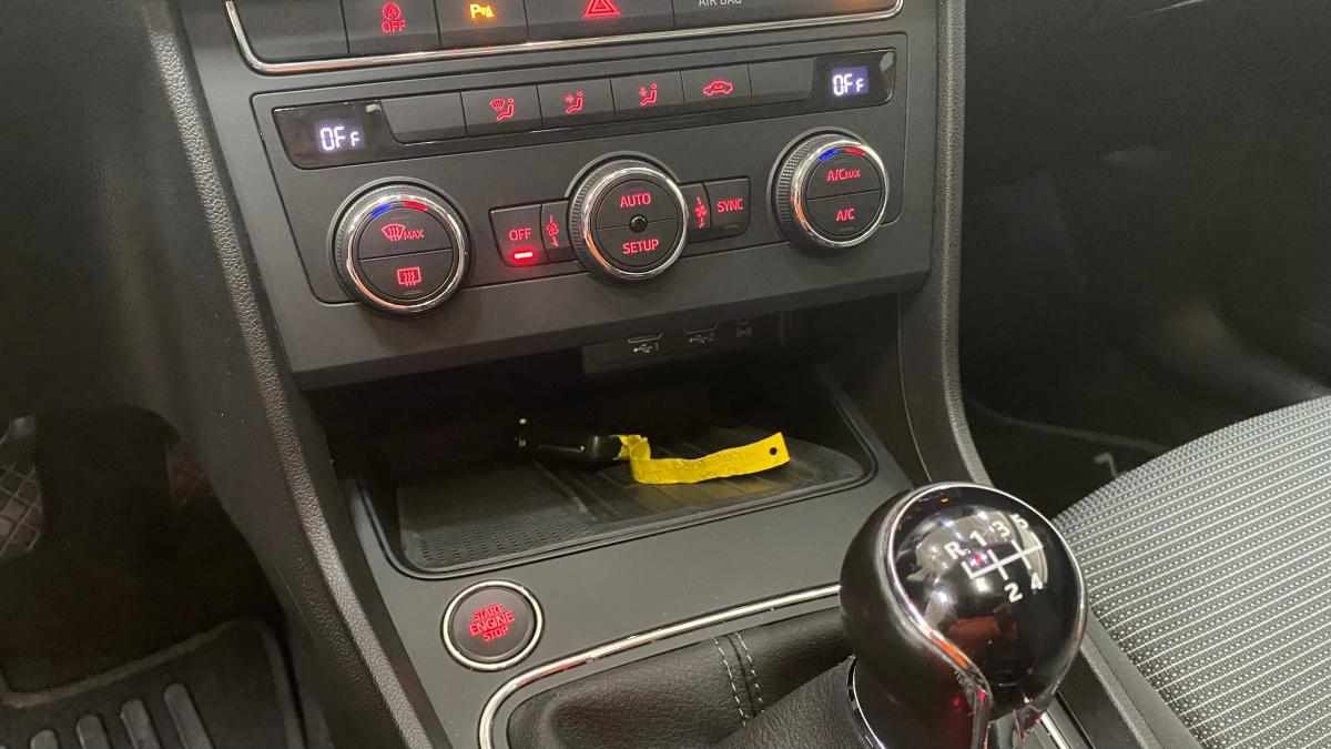 seat-leon-1-6-tdi-2020-diesel-1598cc