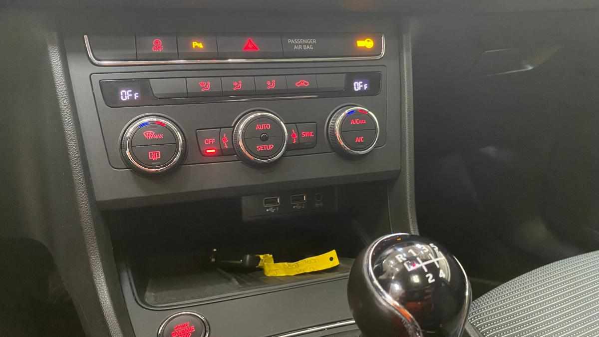 seat-leon-1-6-tdi-2020-diesel-1598cc