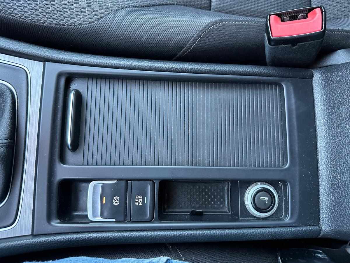 volkswagen-golf-variant-2015-diesel-1598cc