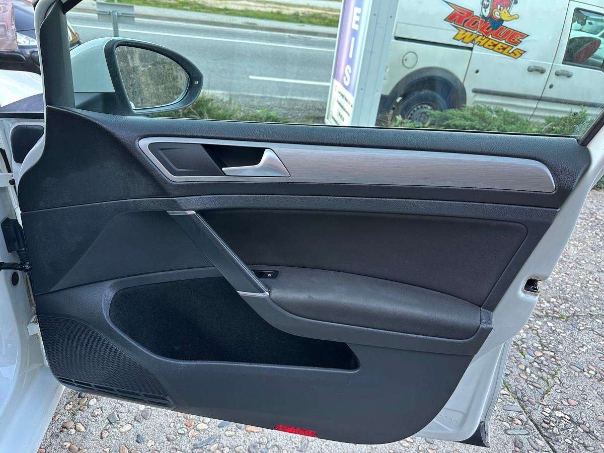 volkswagen-golf-variant-2015-diesel-1598cc