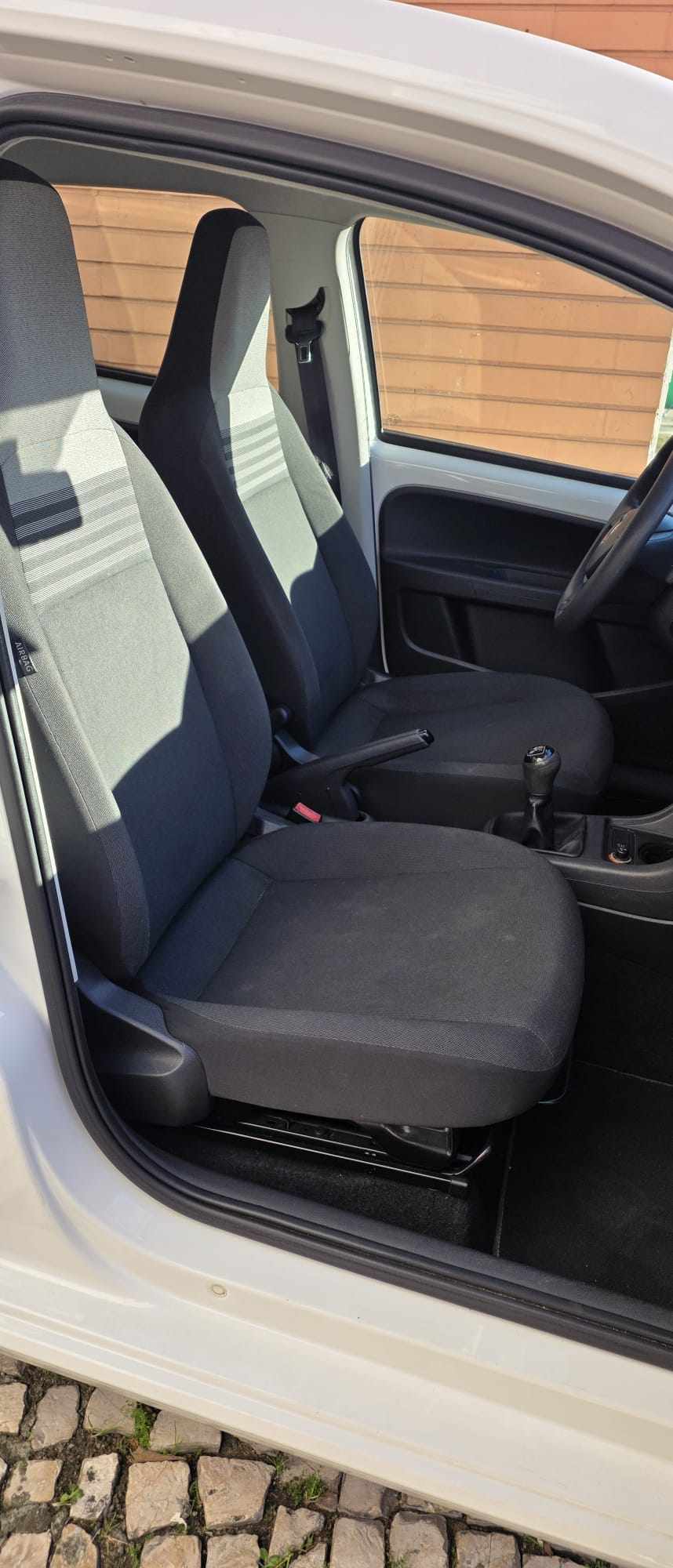 volkswagen-up-1-0-2017-gasolina-999cc