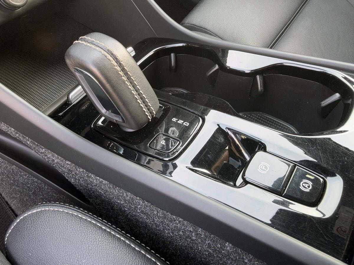 volvo-xc40-2021-hibrido-a-gasolina-1477cc