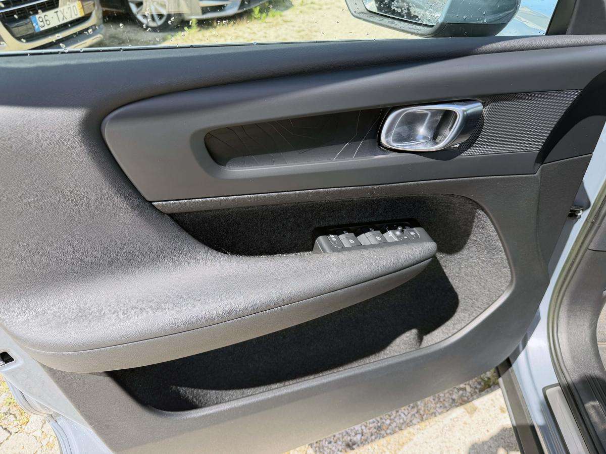 volvo-xc40-2022-hibrido-a-gasolina-1477cc