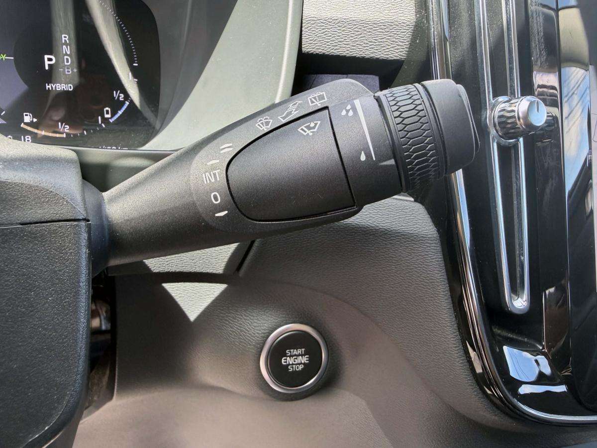volvo-xc40-2022-hibrido-a-gasolina-1477cc