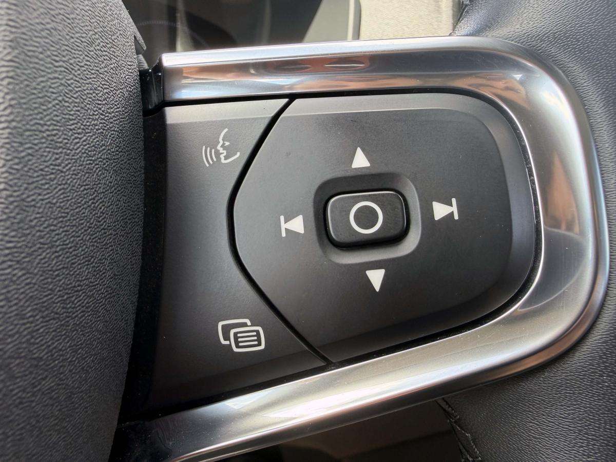 volvo-xc40-2022-hibrido-a-gasolina-1477cc