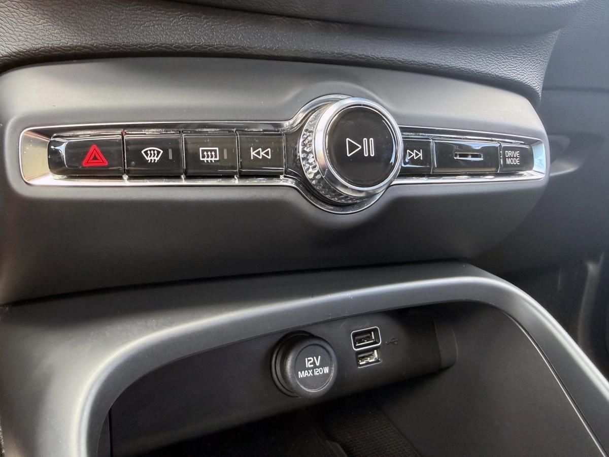 volvo-xc40-2022-hibrido-a-gasolina-1477cc