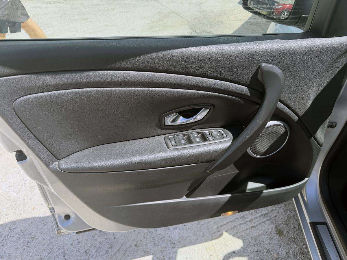 renault-megane-sport-tourer-2011-diesel-1461cc