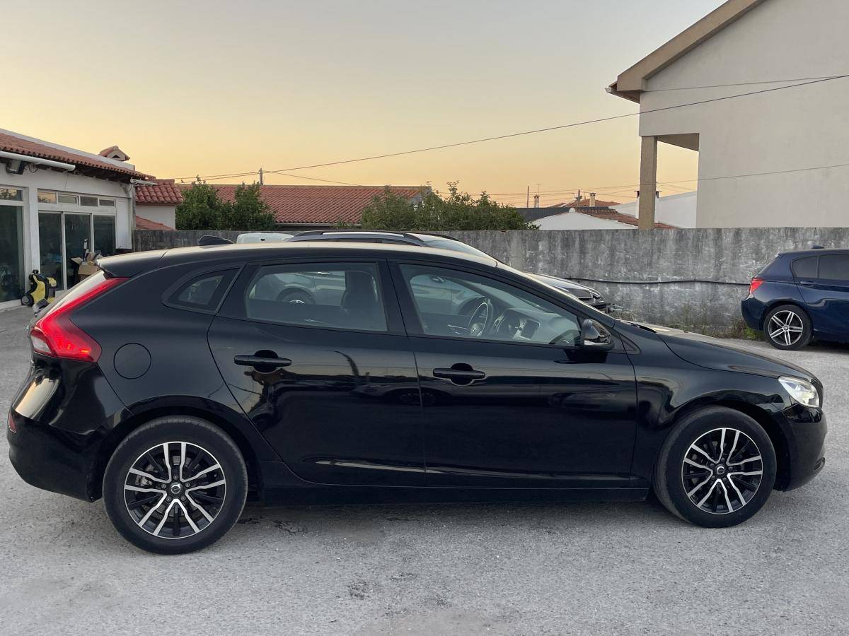 volvo-v40-2018-diesel-1969cc