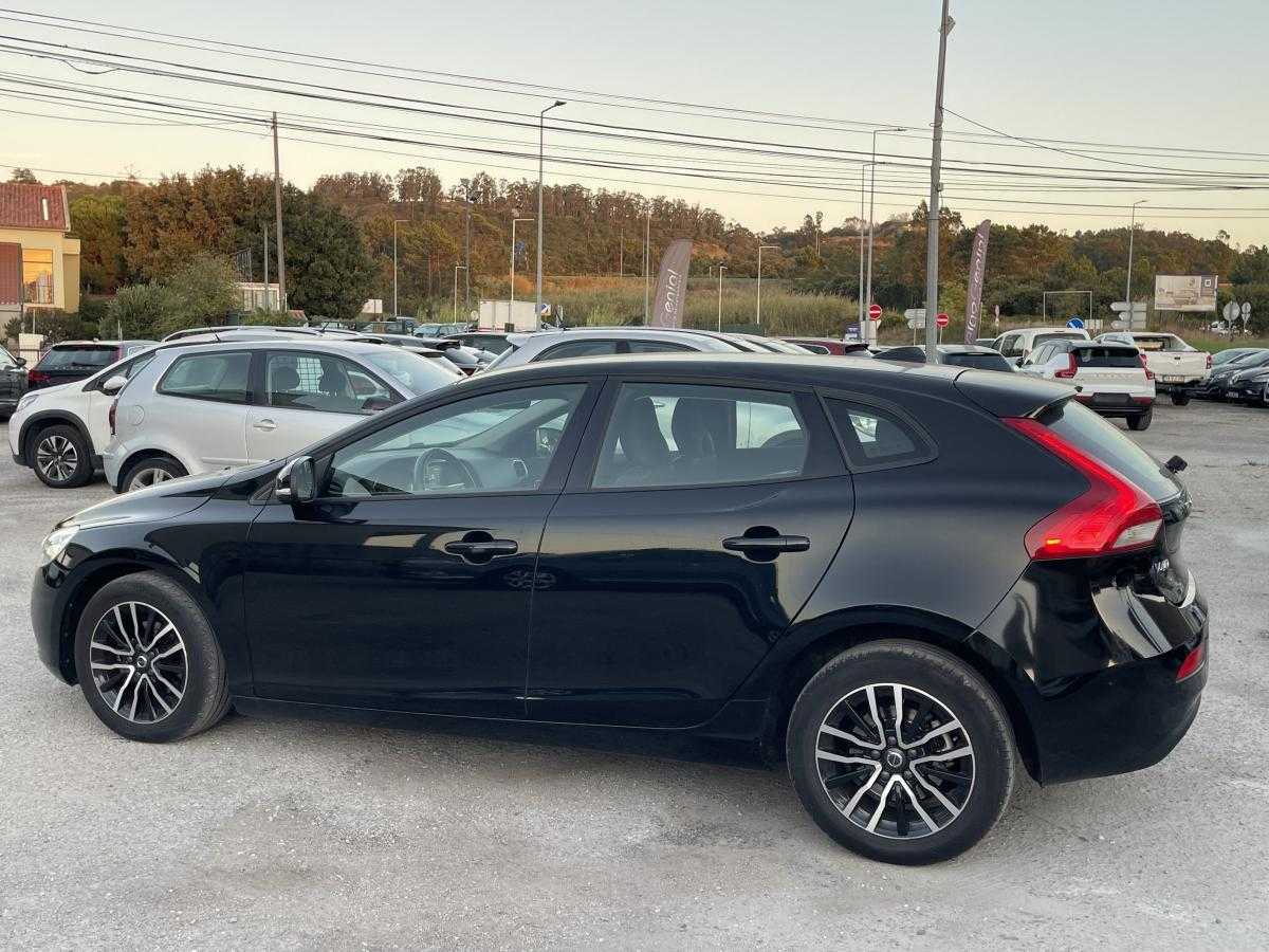 volvo-v40-2018-diesel-1969cc