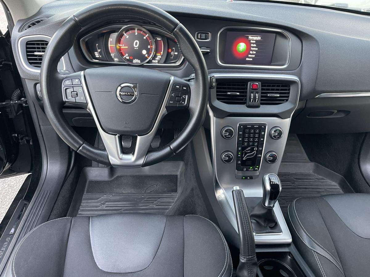 volvo-v40-2018-diesel-1969cc