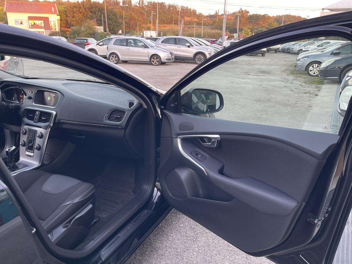 volvo-v40-2018-diesel-1969cc