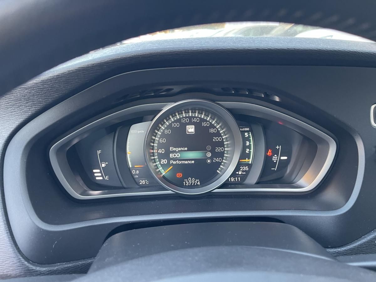 volvo-v40-2018-diesel-1969cc