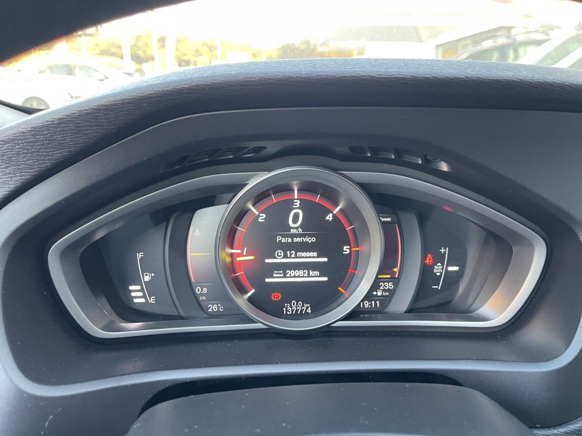 volvo-v40-2018-diesel-1969cc