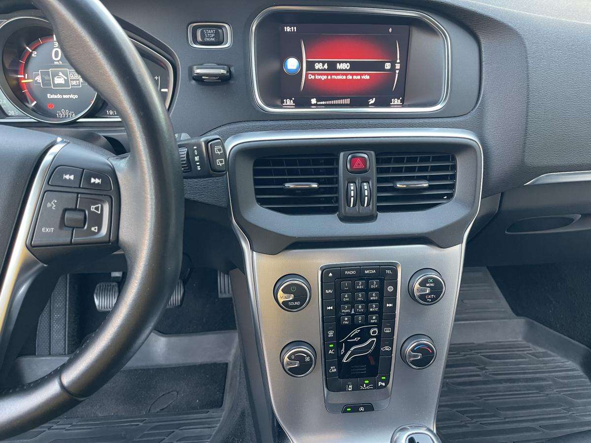 volvo-v40-2018-diesel-1969cc