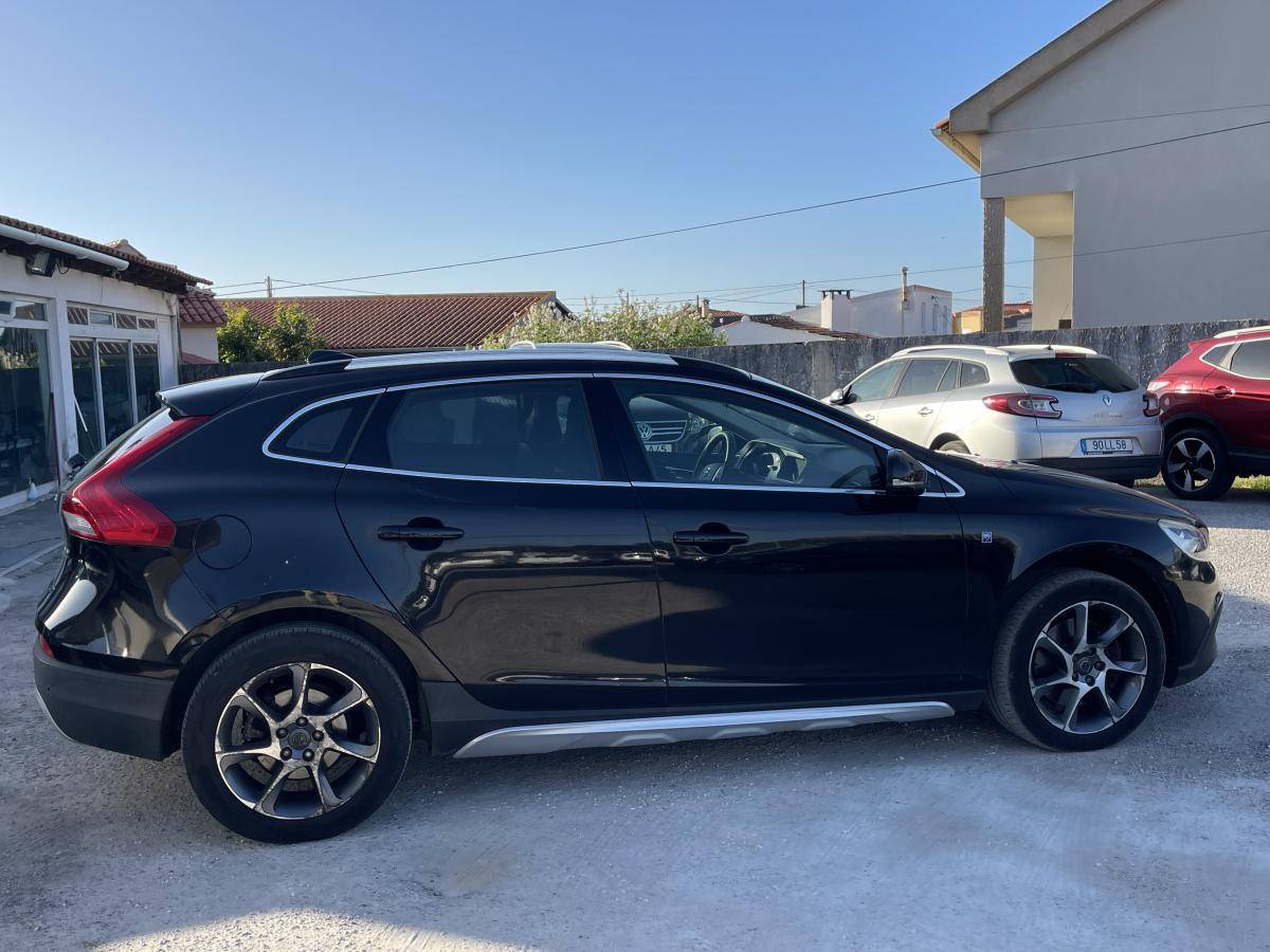 volvo-v40-cross-country-2016-diesel-1969cc