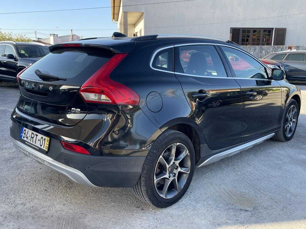 volvo-v40-cross-country-2016-diesel-1969cc