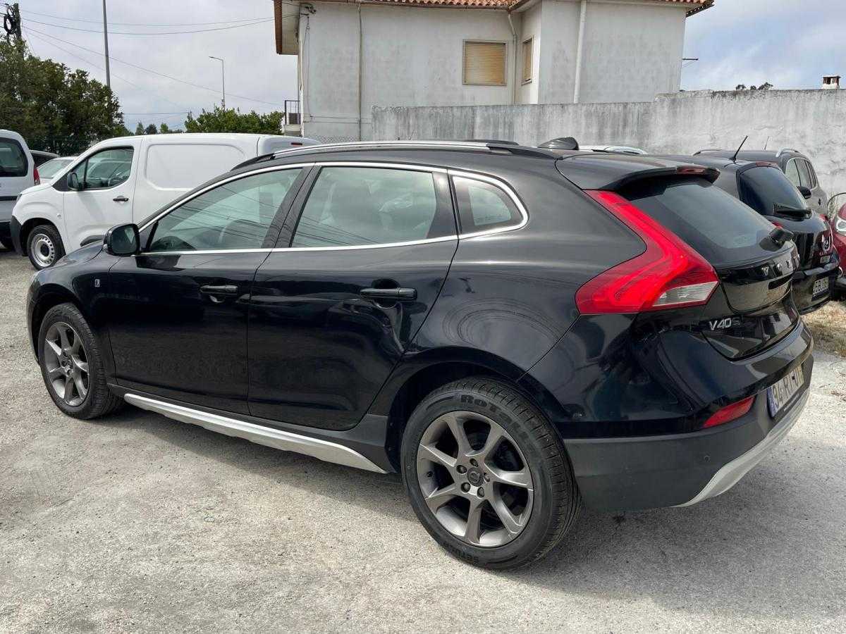 volvo-v40-cross-country-2016-diesel-1969cc