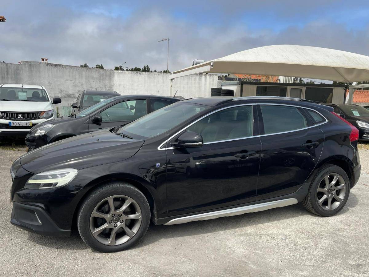 volvo-v40-cross-country-2016-diesel-1969cc