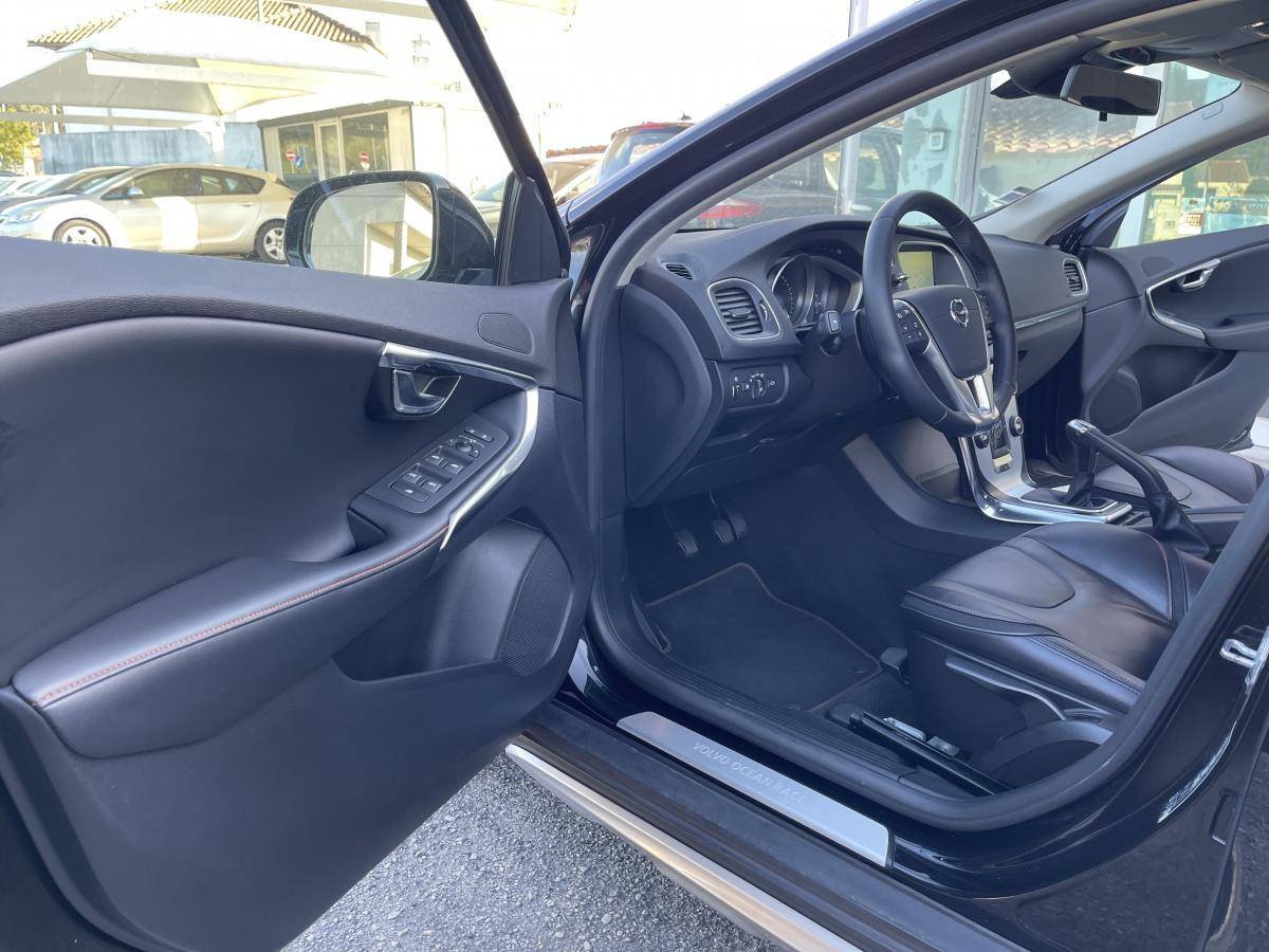 volvo-v40-cross-country-2016-diesel-1969cc