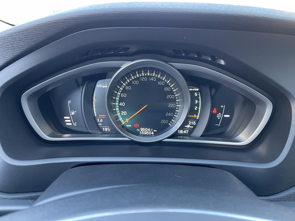 volvo-v40-cross-country-2016-diesel-1969cc